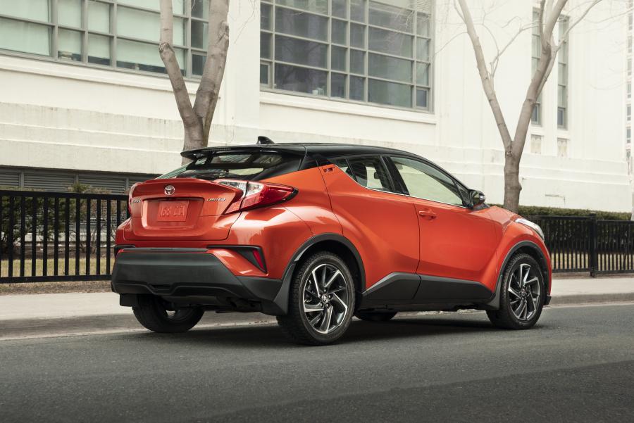  Toyota C-HR 2019 года  (NA) (фото 4 из 10)